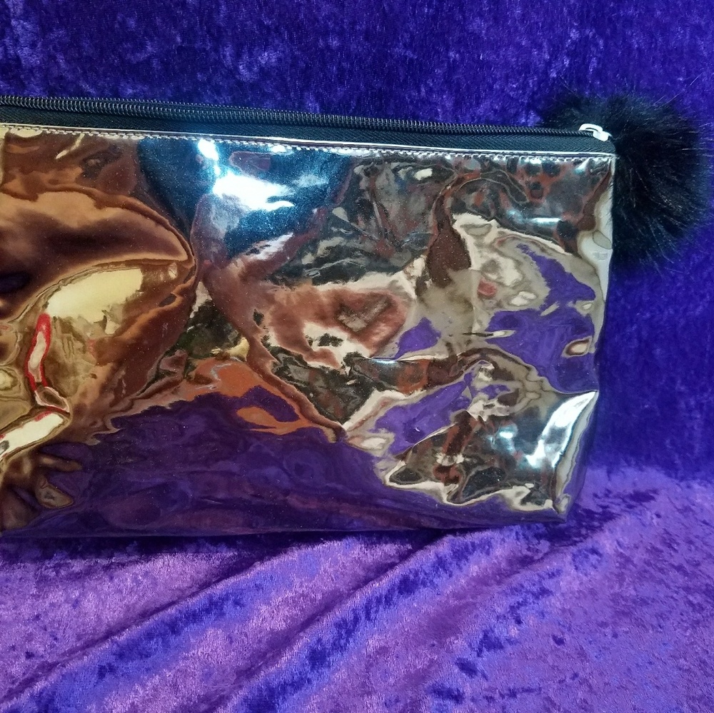 Makeup bag (New no Tag)